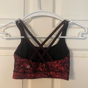 Lululemon XS sport bra with removable pads